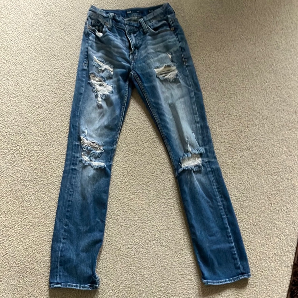 Buckle slim straight ripped jeans. 28/32